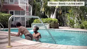 Kinky Creep View - Pool Play - 4K