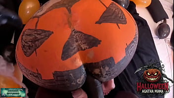 Kinky Mama Studio Em Um Bbc Fodendo Um Jack O'_Lantern De Halloween De Uma Mature Vixen Brasileira