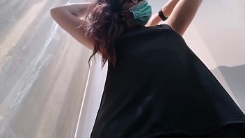 Viral: Rough Your Goes To A Clothing Store And Puts Her Panties Inside Her Pussy While She Tries On Some Jeans