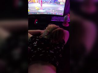 Kinky Gamer Gal Squirts On Bbc As Stress Reliever When This Babe Doesn'T Get A Victory In Fortnite