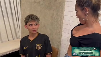 Seductive Mama Studio Em:Trepei Com Minha Madrasta Safada Para Que Ela N&Atilde_O Conte Ao Meu Pai Que Me Pegou Assistindo Porn&Ocirc_ Na Hora Do Jantar