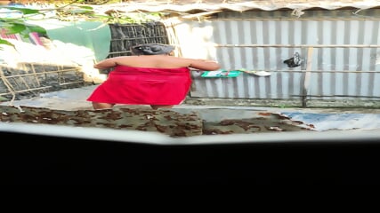 Hidden Cam: Raw Bathing Indian Bhabhi
