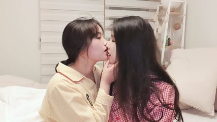 Insane Justjulliette - 23 Types Of Kisses