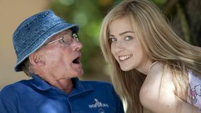 Hot Pretty Naughty Teenager Pleases Hunk Outdoors; He Cums Inside Her Mouth