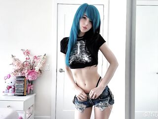 Wild Cute Edgy Alternative Gal Disrobes And Shows Off Her Ideal Natural Bazookas!